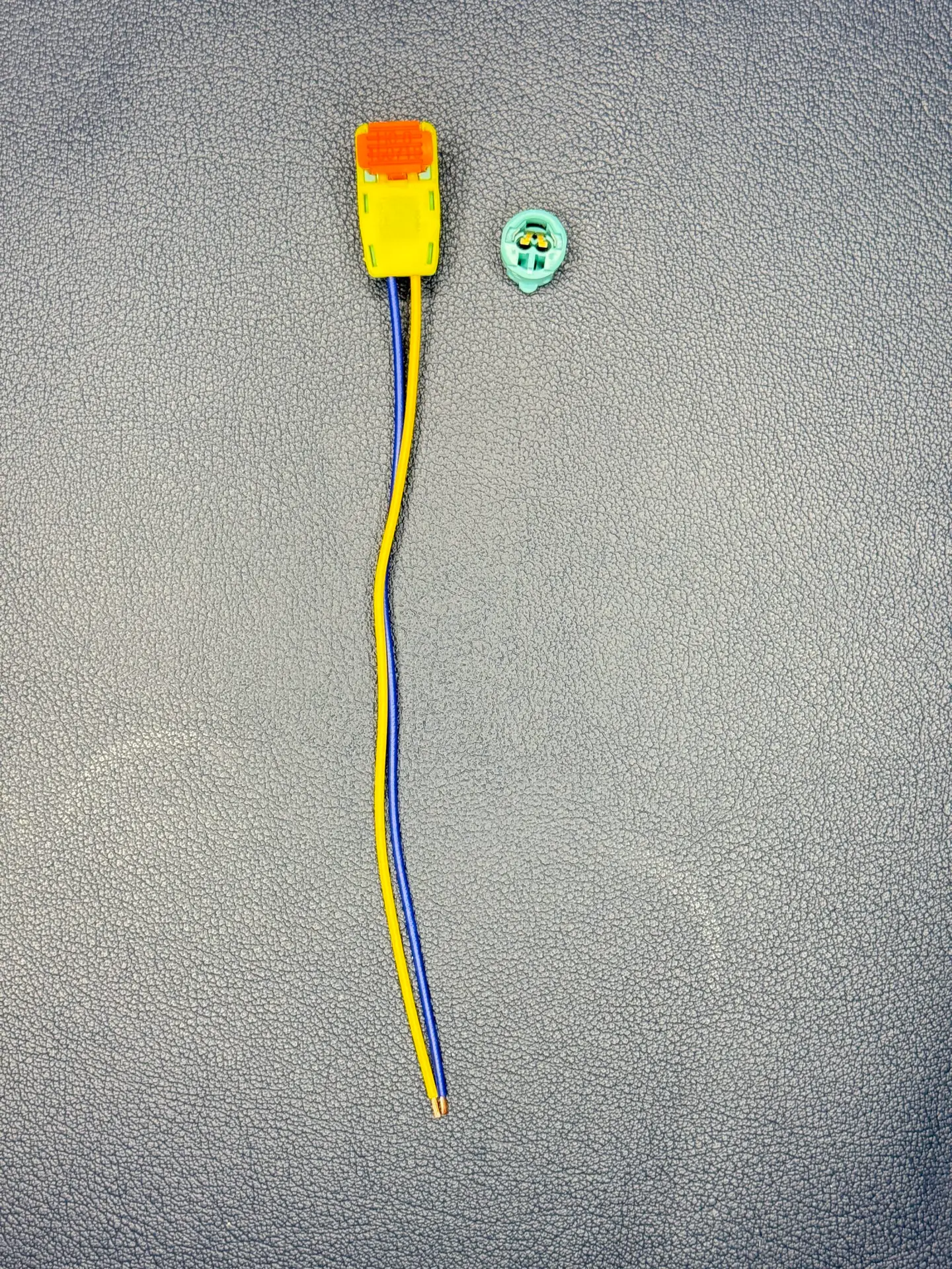 Driver Airbag Clock Spring Plugs And Connectors